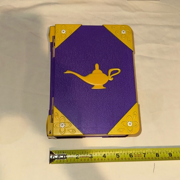 DISNEYPARKS EXCLUSIVE- JASMIN STORYBOOK PLAYSET - Picture 3 of 10